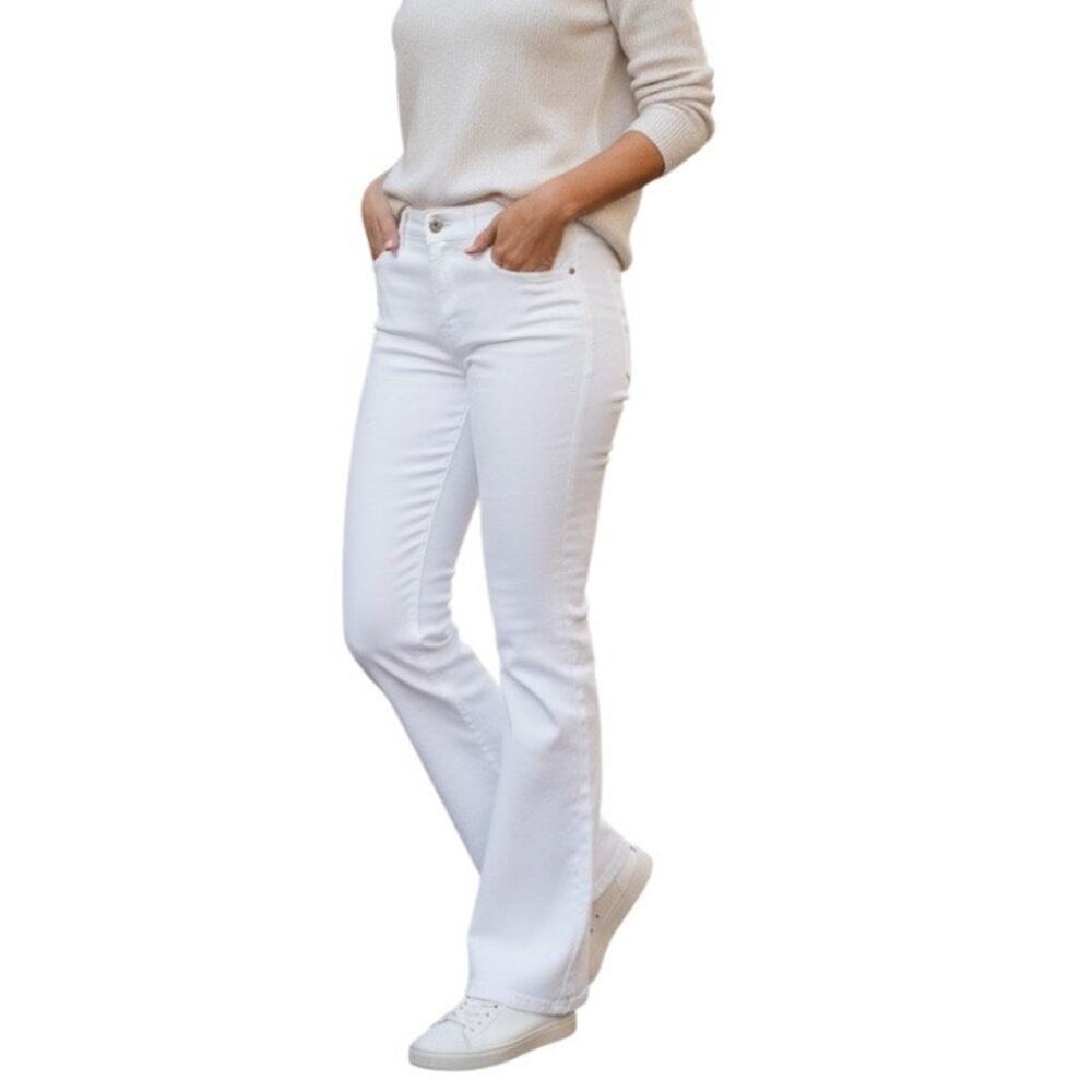 Zenergy by Chico’s white flare jeans Chico size 1.5 US S / 10